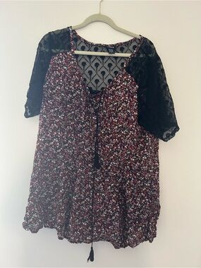 Torrid Size 3 Mudd Floral Lace-Sleeve Women's Top - Black/Red